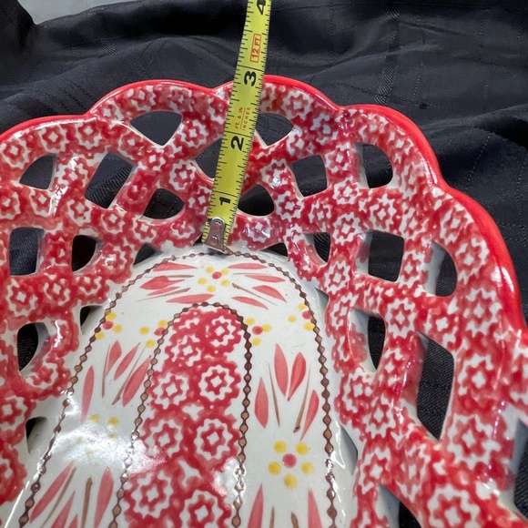 TEMPTATIONS OVENWARE By‎ TARA OLD WORLD RED LATTICE CERAMIC BREAD BASKET - Picture 8 of 8